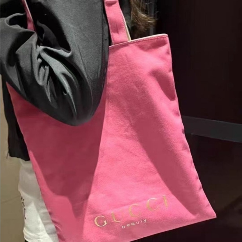 🆕!Authentic GUCCI BEAUTY Pink Tote NWT Sealed in plastic.